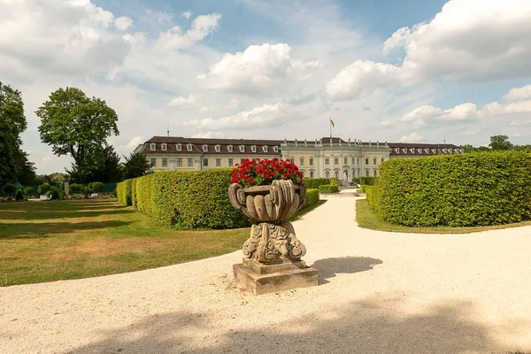 Ein Schöner Park Rund Das Schloss Ludwigsburg Deutschland Mit Üppigen — Stockfoto