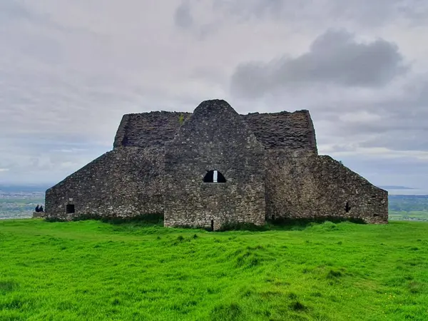 Захватывающий Вид Гору Маунтпелиер Пышной Зеленой Травой Республике Ирландия — стоковое фото