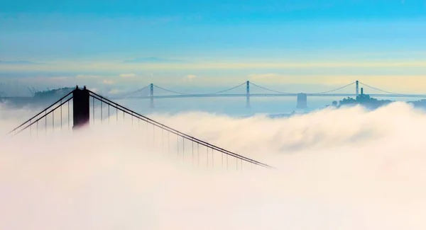 Een Luchtfoto Van Golden Gate Bridge Een Mist San Francisco — Stockfoto