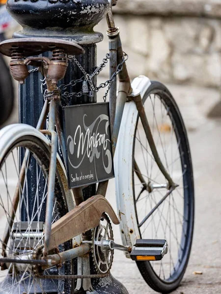 Nelson, Kanada 'da bir bisikletin dikey çekimi.