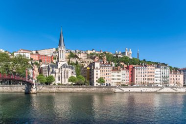 Vieux Lyon, panorama Saone, nehrinde şehir merkezinde güzel Cephe İskele, renkli üzerinde evler