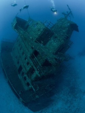 Geminin su altı enkazı.