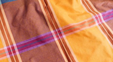 Desenli Kumaşı Örnekle Kapat