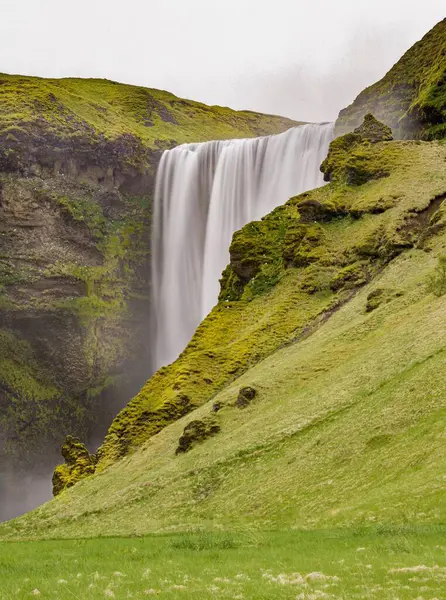 Eine Lange Belichtung Auf Einem Wasserfall — Stockfoto