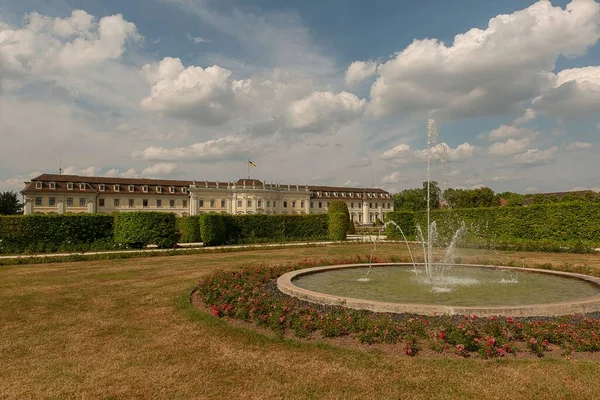 Een Prachtig Park Met Een Fontein Kleurrijke Bloemen Het Ludwigsburg — Stockfoto