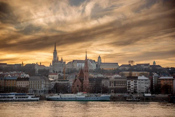 Malebný Výhled Budovy Města Při Západu Slunce Budapešti Maďarsko — Stock fotografie