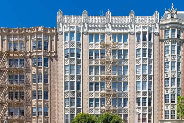 San Francisco Tipiche Case Colorate Con Scale Antincendio All Aperto — Foto Stock