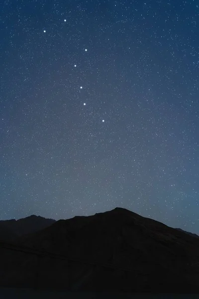 Tiro Vertical Constelações Estelares Uma Bela Noite — Fotografia de Stock