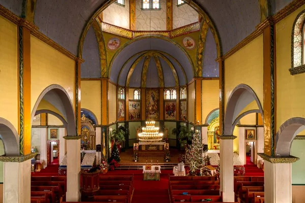 Lekesiz Gebelik Kilisesi 'nin içi. Cooks Creek, Kanada.