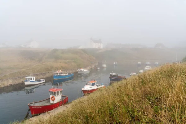 Boats Heavy Sea Fret Harbour High Tide Seaton Sluice Northumberland — Stock Photo, Image