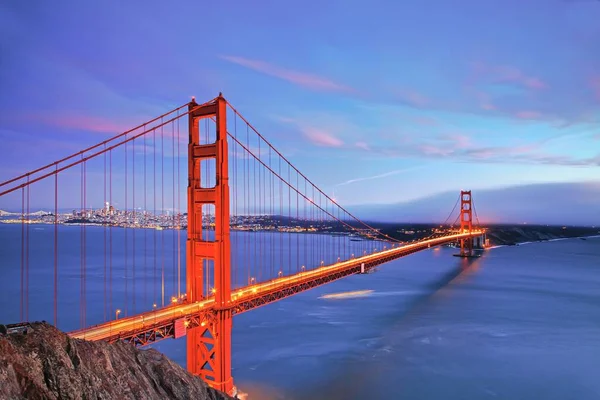 Aydınlatılan Golden Gate Köprüsü San Francisco Kaliforniya Abd — Stok fotoğraf