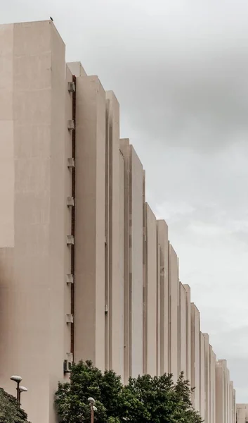 Вертикальный Кадр Брутальной Бетонной Архитектуры Многоквартирных Домов Сплите Хорватия — стоковое фото