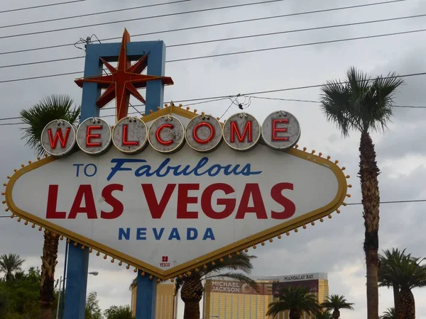 Benvenuti Favoloso Las Vegas Nevada Segno Con Cielo Nuvoloso Sullo — Foto Stock