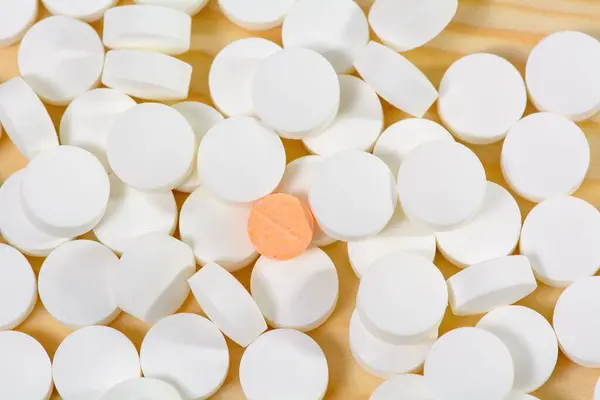 Some Orange Pills Pile White Pills Wooden Background — Stock Photo, Image