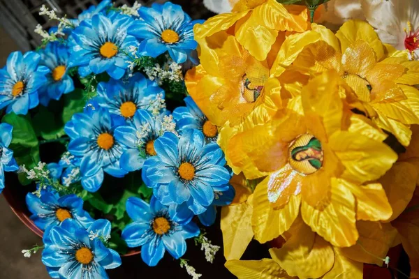 Flores Artificiais Para Comemorar Dia Dos Mortos — Fotografia de Stock