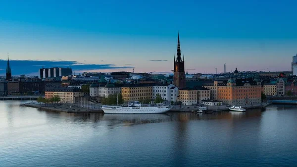 Una Vista Pájaro Del Paisaje Urbano Estocolmo Suecia Reflejándose Río — Foto de Stock