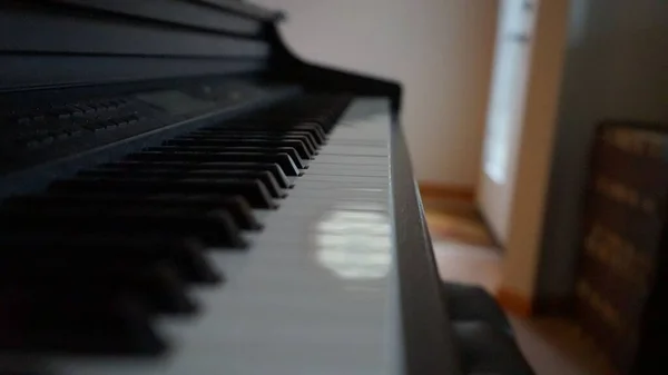 Неглубокий Фокус Фортепианной Клавиатуре — стоковое фото