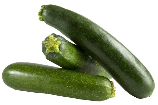 Beyaz arka planda izole edilmiş üç yeşil kabak bitkisinin yakın plan çekimi.