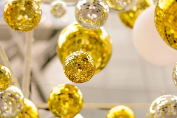 Colpo Selettivo Una Palla Natale Oro — Foto Stock