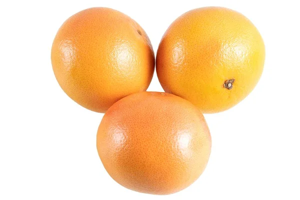白い背景に隔離された3つの健康的なオレンジのクローズアップショット — ストック写真