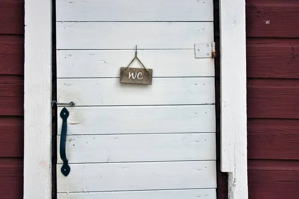 Placa Con Letrero Del Colgando Puerta Madera Blanca Cerrada Lavabo —  Fotos de Stock