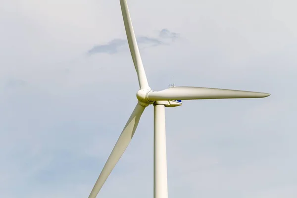 Aerogenerador Sobre Fondo Del Cielo — Foto de Stock