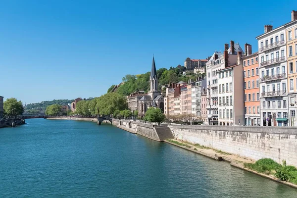 Vieux Lyon Piękne Elewacje Nabrzeżu Kolorowe Domy Centrum Nad Rzeką — Zdjęcie stockowe