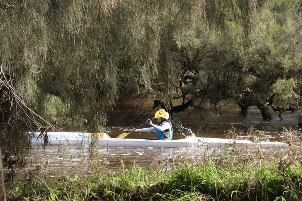 オーストラリアのパース近郊で開催された2022 Avon Descent Boat Raceの競技者 — ストック写真