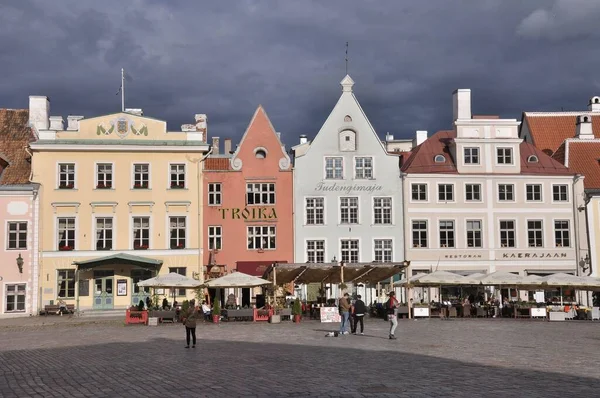 Eine Schöne Aufnahme Von Gebäuden Auf Einem Platz Der Altstadt — Stockfoto