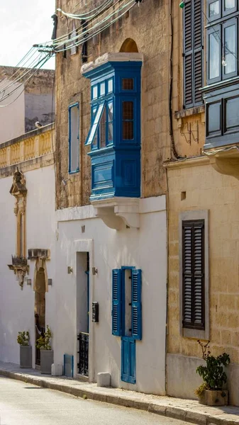 Lija Malta Mavi Pencereleri Balkonları Olan Güzel Dar Bir Annibale — Stok fotoğraf