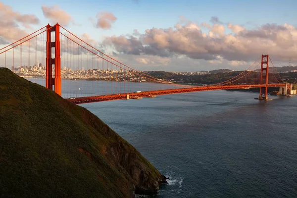 Puente Golden Gate San Francisco California Contra Cielo Nublado Brillante — Foto de Stock