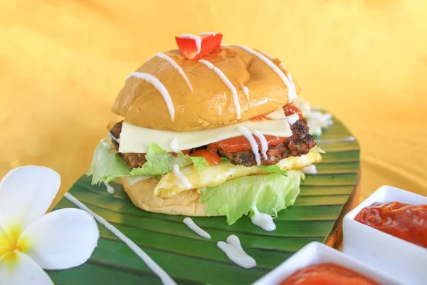 Burger King Burger Bœuf Avec Mélange Légumes Saos Spécial — Photo