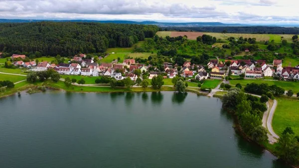 Vzdušný Výhled Město Břehu Řeky — Stock fotografie