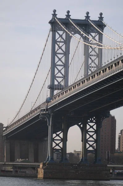 Vertikální Záběr Manhattanského Mostu Nad East River New York Usa — Stock fotografie