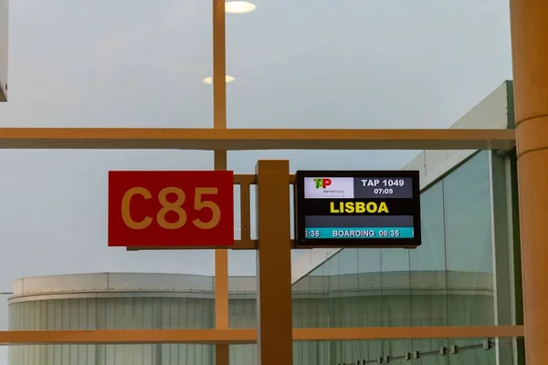 Close Portão C85 Com Voo Para Lisboa Portugal — Fotografia de Stock