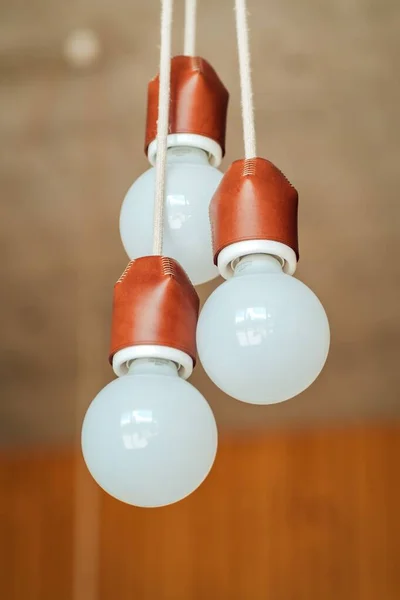 Een Verticaal Shot Van Hanglampen Interieur Inspiratie — Stockfoto