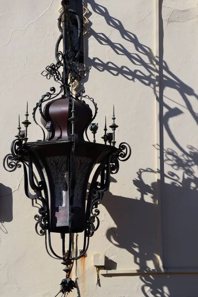 Kahverengi Klasik Bir Sokak Lambasının Güzel Bir Görüntüsü — Stok fotoğraf