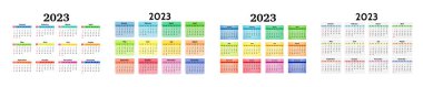 2023 için dört takvim seti beyaz arka planda izole edildi. Pazardan pazartesiye, iş planı. Vektör illüstrasyonu