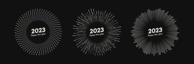 Üzerinde 2023 yazısıyla üç havai fişek seti ve mutlu yıllar. Siyah arka planda izole edilmiş çizgi ışınlı Noel kartı patlaması. Vektör illüstrasyonu