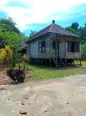Perspektif Evi kültürü Kalimantan 'da Hollanda tarzı bir ev