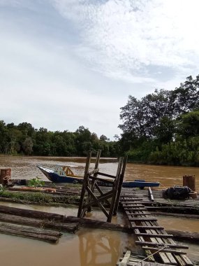 Geleneksel motorlu tekne durağı