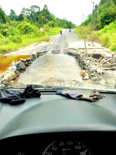 Satu Satunya Jalan Rusak Yang Harus Dilewati Desa — Stok Foto