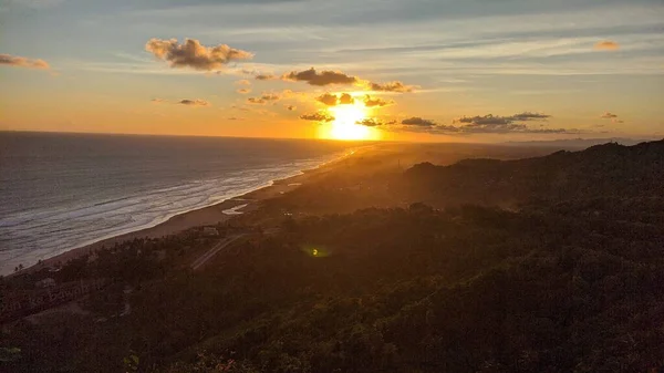 Kumsaldan güzel bir gün batımı.