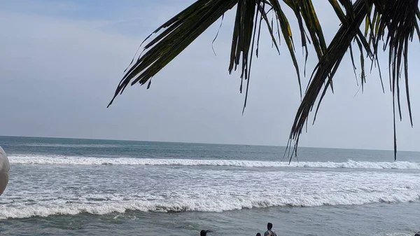 Menganti sahilinde tatil.