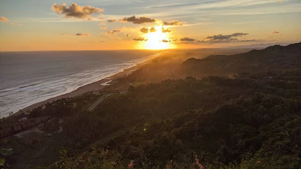 Kumsalda Turuncu Gün Batımı — Stok fotoğraf