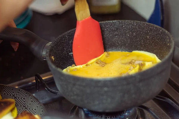 Preparing Eggs Gray Frying Pan — Stock Photo, Image