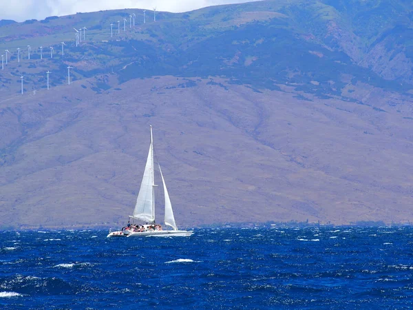 Beautiful Blue Water Sailboat Cresting Waves — Fotografia de Stock