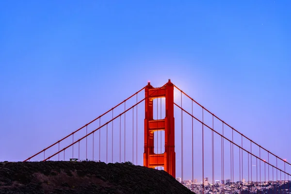 Full Moon Nestled Orange North Tower Golden Gate Bridge Blue — ストック写真