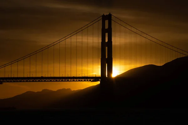 Sunset Golden Gate Bridge Bright Golden Yellow Silhouette Bridge — Fotografia de Stock