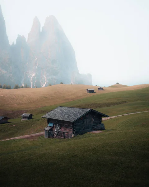 Alpe di Siusi lub Seiser Alm, Alpy Dolomitowe Sassolungo i Sassopiatto, Trentino Alto Adige Sud Tyrol, Włochy, Europa — Zdjęcie stockowe